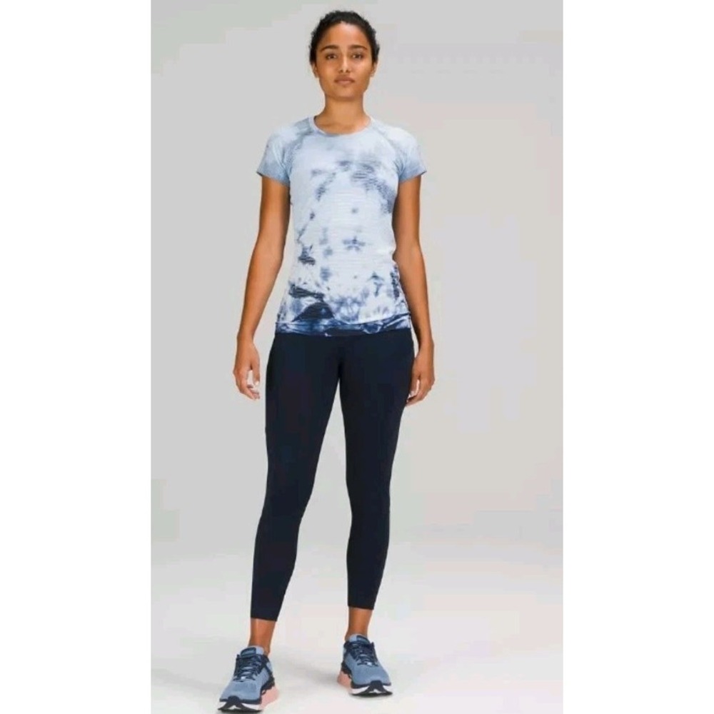 Lululemon Top Womens 2 Blue Swiftly Tech Short Sleeve Cloud Tie Dye‎ Run Shirt